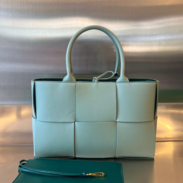 SMALL ARCO TOTE 30 IN MORNING GLORY LAMBSKIN