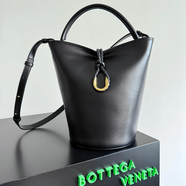 BOTTEGA VENETA 25S MEDIUM LIBERTA 30 IN BLACK CALFSKIN GOLD HARDWARE
