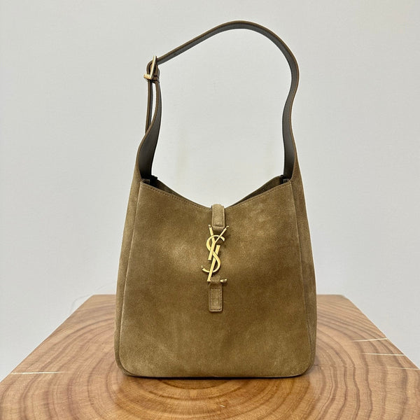 LE 5 À 7  SUPPLE SMALL 22 IN PEANUT BROWN SUEDE